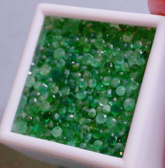 You get a beautiful mix of greens in this 21.29ct Emerald set!