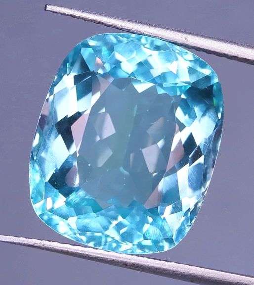 Superbly cut heavy flashing 14.20ct VS grade Swiss blue Topaz