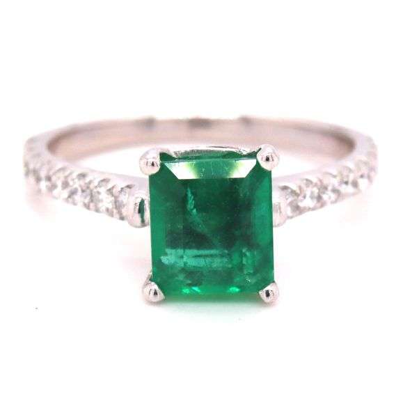 14kt White gold 1.91ct emerald and diamond ring