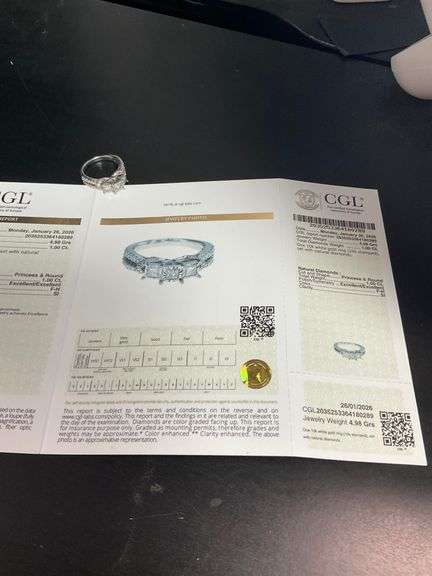 CERTIFIED LADIES 10K WHITE GOLD AND DIAMOND RING.