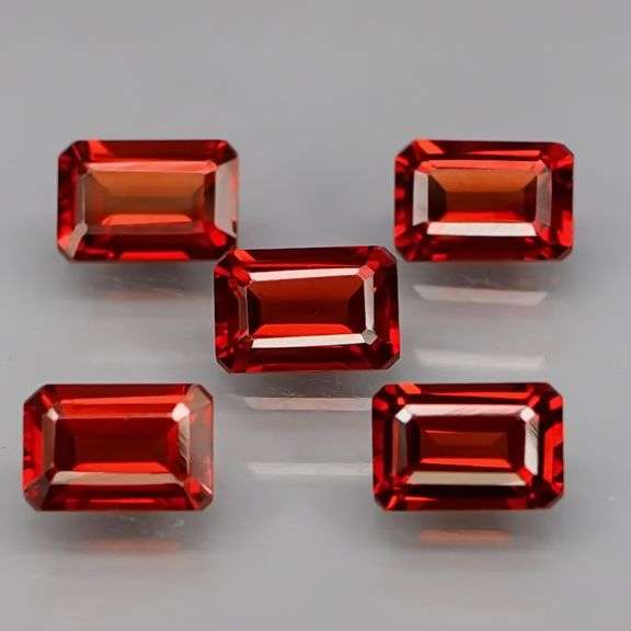 This is premium natural color! 4.01ct cherry red Garnet set!