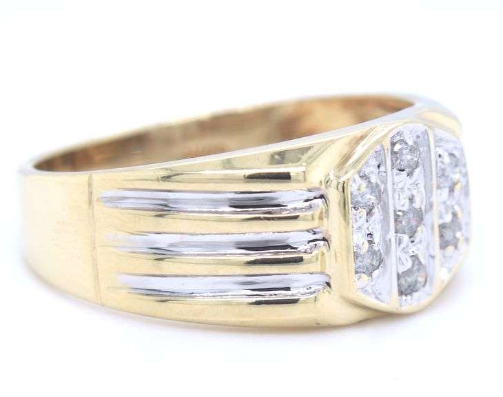 10kt Yellow gold approximate 0.20ctw 2 tone diamond gent's ring