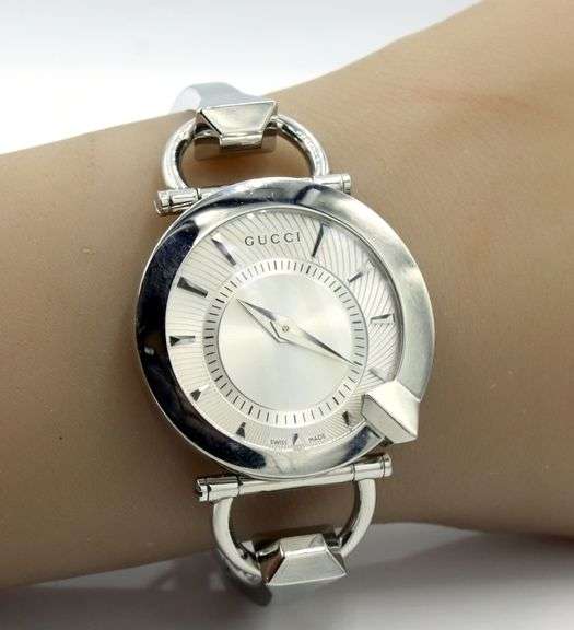 Gucci Chiodo quartz grey dial watch