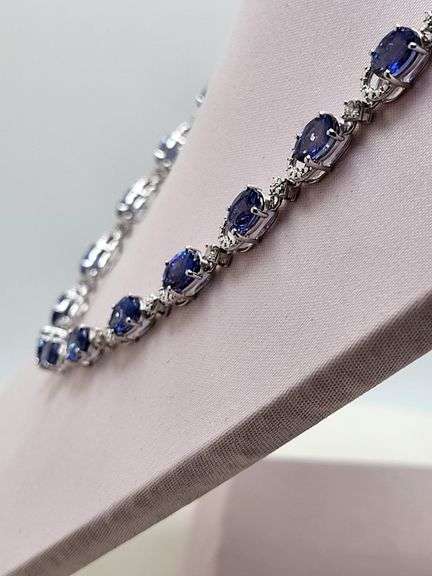 Unbelievable very fine Tanzanite and diamond Necklace in Silver – GGA Certified