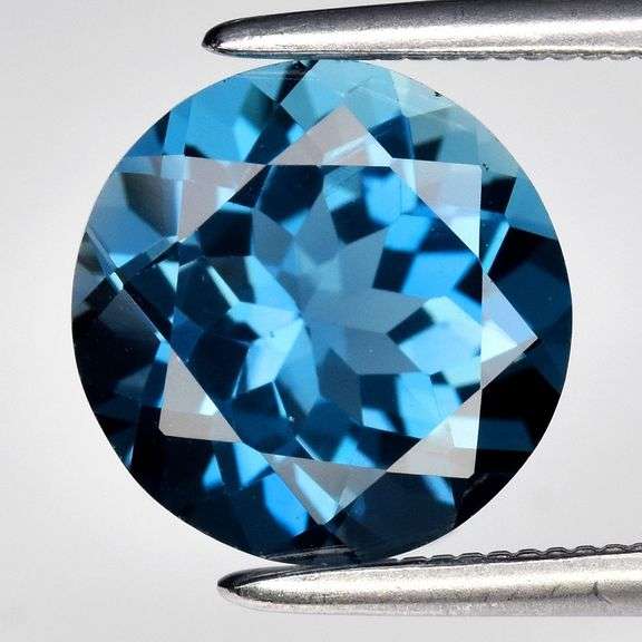 Top London blue! VS grade 2.77ct Brazilian Topaz solitaire!
