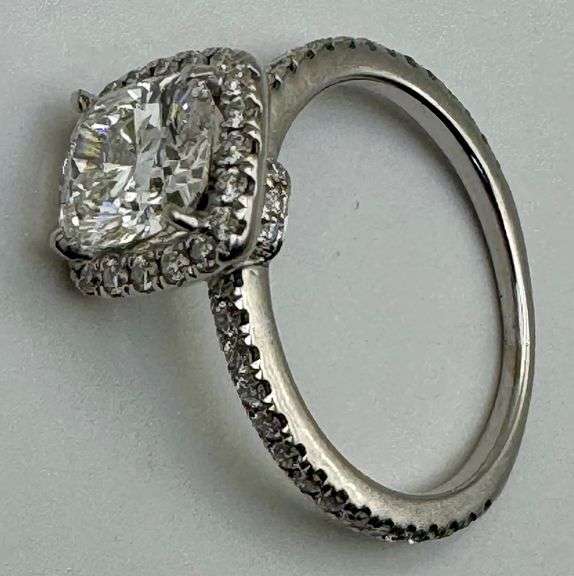 18K White Gold Cushion Cut Diamond Ring of 2.46ct