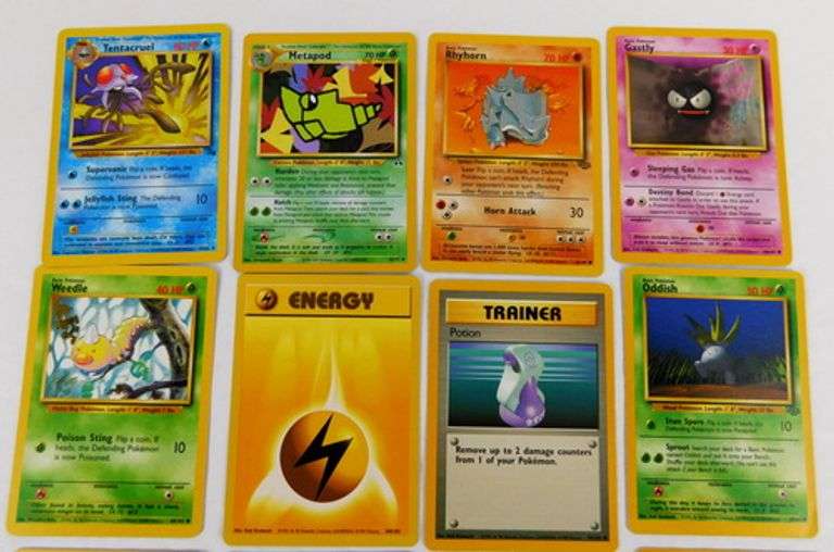 12 Pokémon 1999 Trade Cards