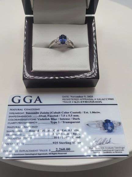 Very fine Tanzanite ring in silver , GGA certified with diamond