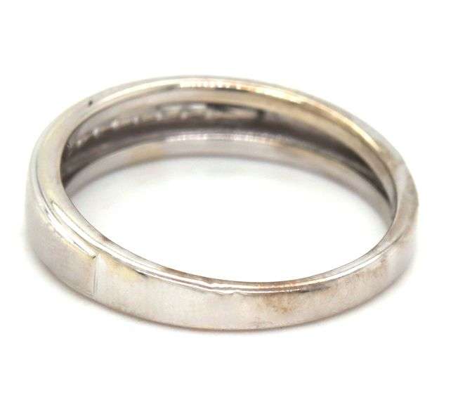 10kt White gold diamond gent's band