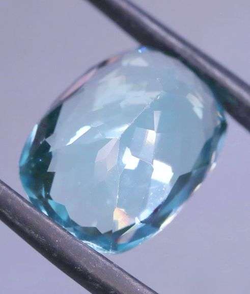 Superbly cut heavy flashing 14.02ct VS grade Swiss blue Topaz