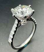 14K White Gold Round Brilliant Cut Diamond Ring of 2.80