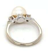 14kt White gold pearl and diamond ring