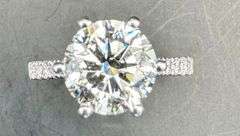 14K White Gold Round Brilliant Cut Diamond Ring of 2.80