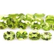 You've got sparkles for days in this 9.22ct Peridot set!