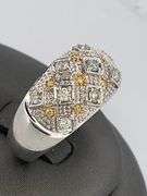 CERTIFIED LADIES 18K WHITE GOLD AND DIAMOND BAND. / RING