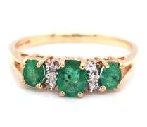 10kt Yellow gold oval emerald and diamond accent 3 stone ring