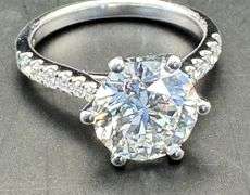 14K White Gold Round Brilliant Cut Diamond Ring of 2.80