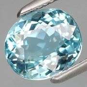High fire! Beautifully cut 1.39ct Aquamarine center stone