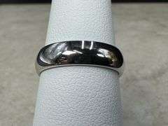 10k White Solid Gold 5mm Domed Plain Men's Women's Wedding Band Size 6