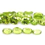You've got sparkles for days in this 9.22ct Peridot set!