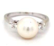 14kt White gold pearl and diamond ring