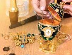 Royal Imperial Green Russian Fabergé Egg Replica with Green Carriage
