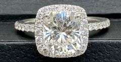 18K White Gold Cushion Cut Diamond Ring of 2.46ct