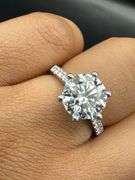 14K White Gold Round Brilliant Cut Diamond Ring of 2.80