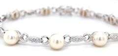 14kt White gold 6.5-7mm pearl and diamond accent bracelet