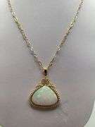 Extremely fine quality one Opal pendent in silver, GGA certfied, Size: 18