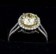 18K Two-Tone Gold Round Brilliant Cut Diamond Ring Of 2.7 Ct