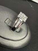 CERTIFIED LADIES 14K WHITE GOLD AND DIAMOND RING