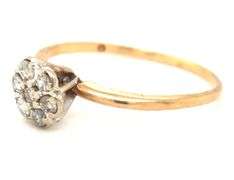 10kt Yellow gold flower style diamond ring