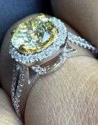 18K Two-Tone Gold Round Brilliant Cut Diamond Ring Of 2.7 Ct