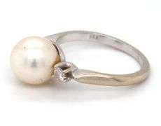 14kt White gold pearl and diamond ring