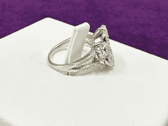 Beautiful Flower style Sterling silver with center dancing simulated diamond Ring in size 7