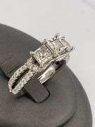 CERTIFIED LADIES 10K WHITE GOLD AND DIAMOND RING.