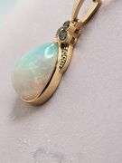 Extremely fine quality one Opal pendent in silver, GGA certfied, Size: 18