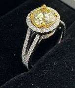 18K Two-Tone Gold Round Brilliant Cut Diamond Ring Of 2.7 Ct