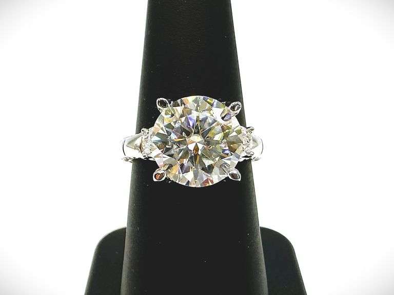 Sparkling 5 Ct VVs1 White  Fire Moissanite Ring