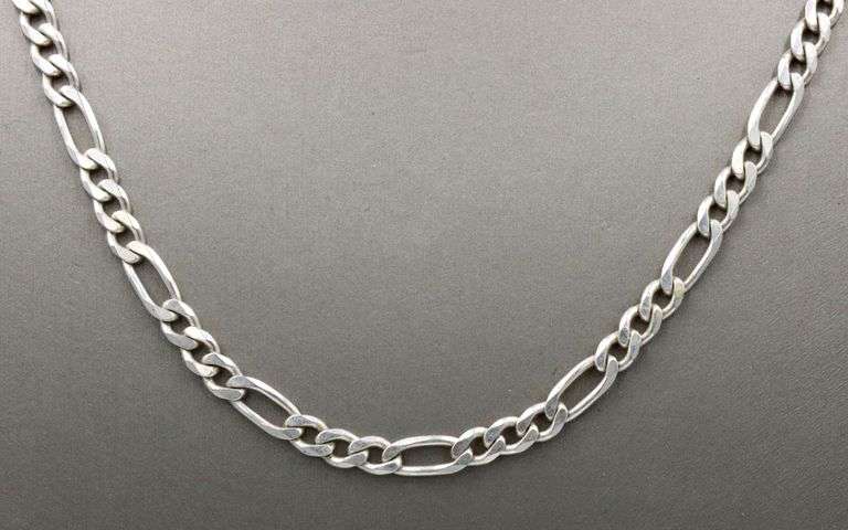 Italian Vintage 925 sterling silver Figaro chain necklace