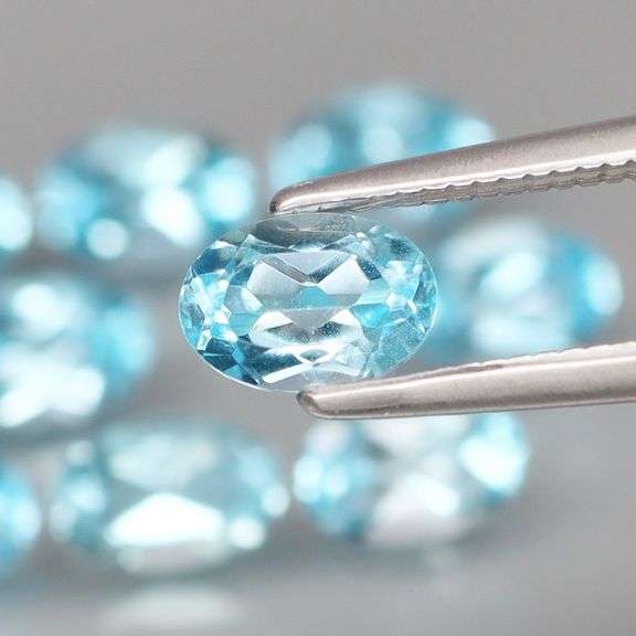 Matched! 10 piece 9.70ct sky blue Topaz set full of glittering flashing!