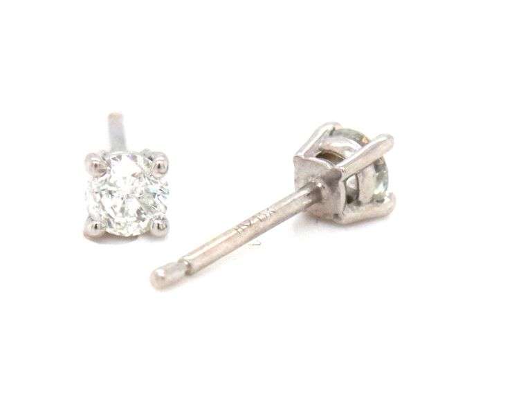 14kt White gold 0.20ctw diamond stud earrings