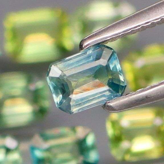 Vibrant! 2.66ct green blue Australian Parti Sapphire set!