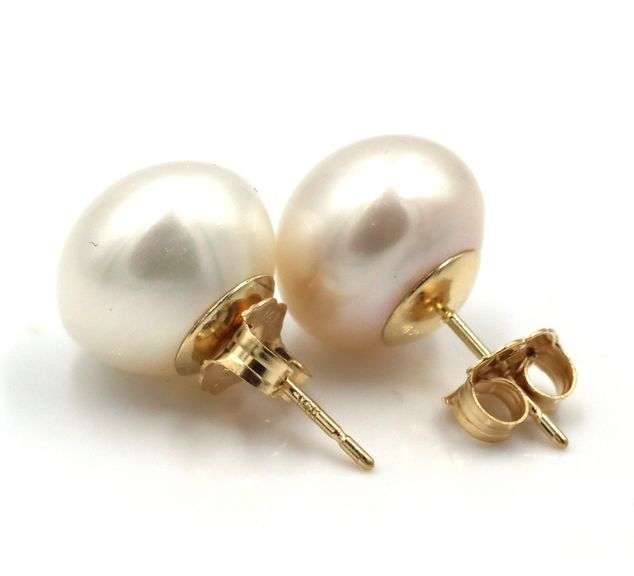 10mm Button pearl earrings in 14kt Yellow gold
