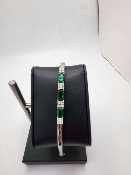 Unbelievable high quality  Certified 18k Gold Emerald Bracelet