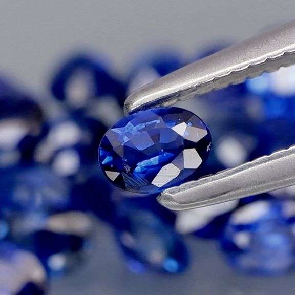 Premium cobalt blue 3.85ct REAL Ceylon Sapphire set! Heated only!