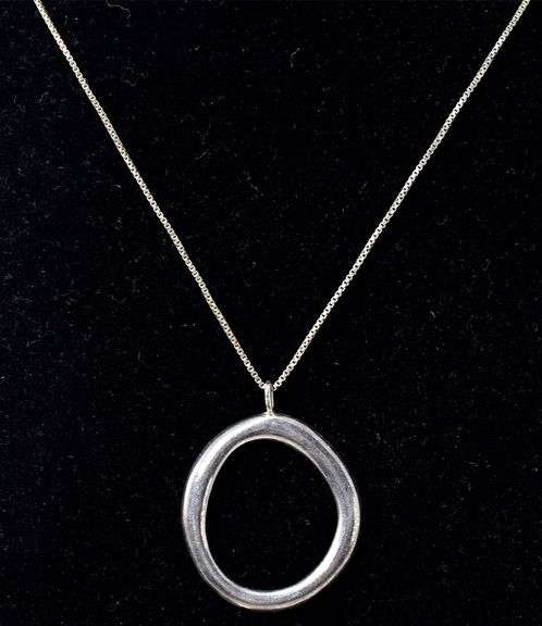 "O" Pendant Necklace in Sterling Silver