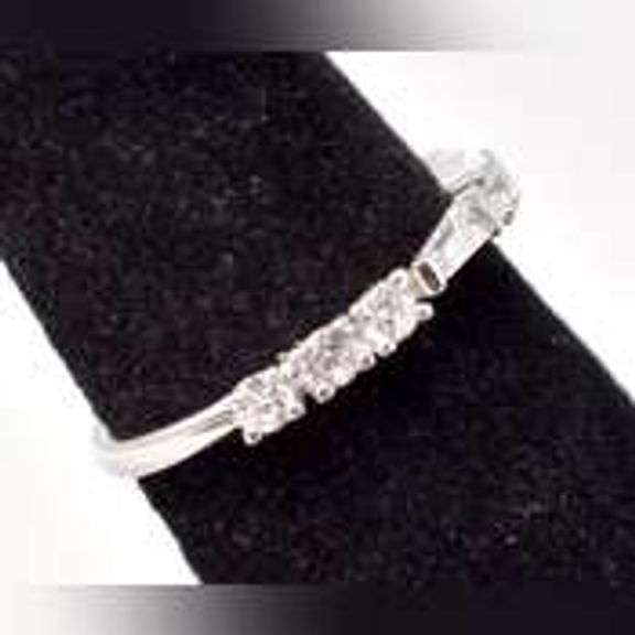 Cz Gemstone Ring in Sterling Silver.