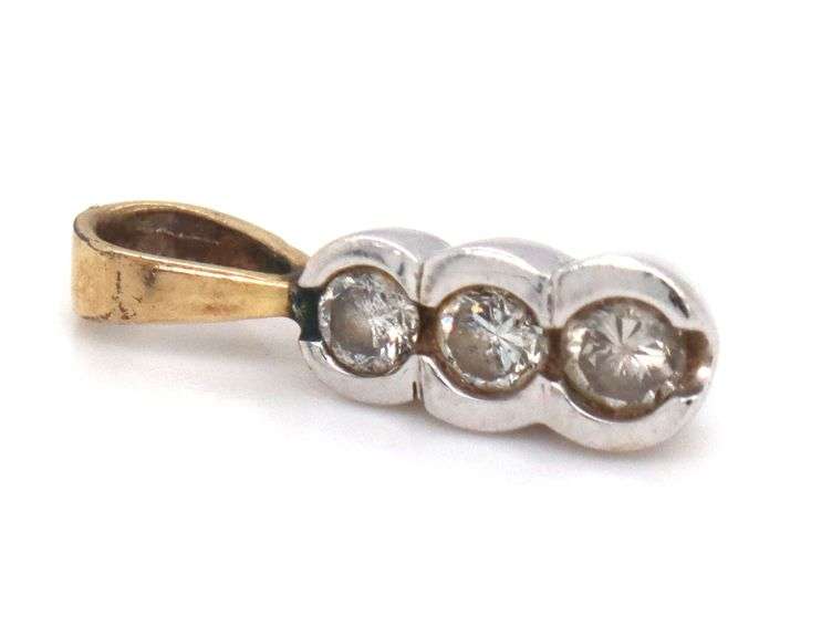 14kt Yellow gold diamond pendant